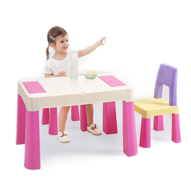 Actividad plástica que juega la tabla del bloque de creación Mesa y silla plásticas de los niños